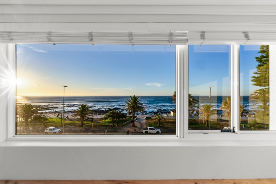 To Let 4 Bedroom Property for Rent in Sea Point Western Cape
